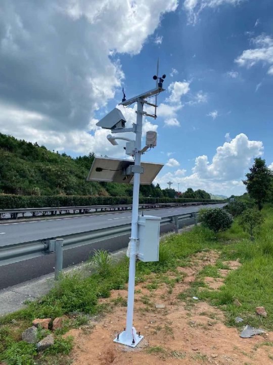 Station météo automatique sur autoroute.jpg