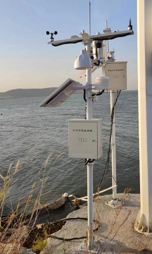 Capteur et système de contrôle de la qualité de l'eau des installations de pêche.jpg
