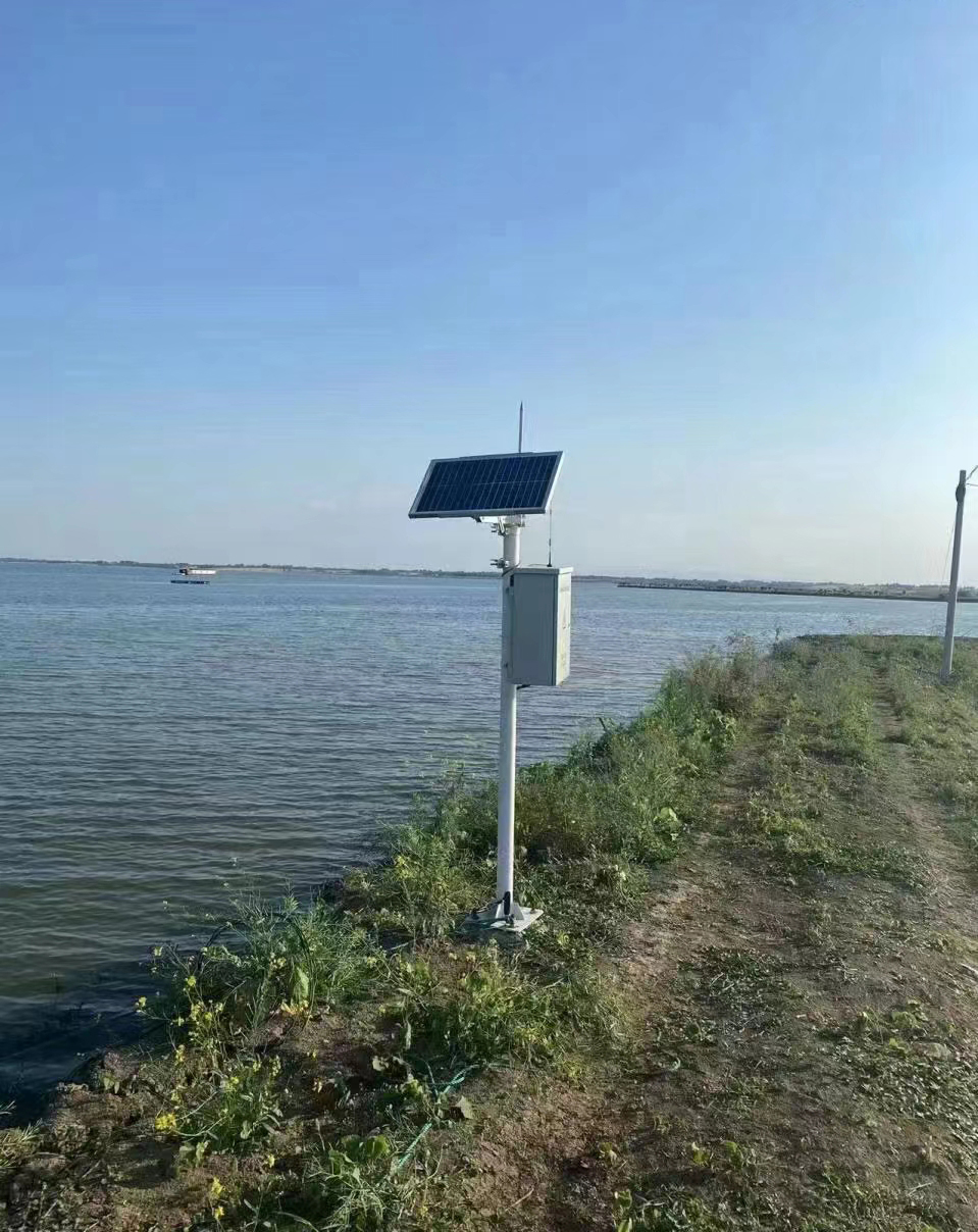 Capteur et système de contrôle de la qualité de l'eau des installations de pêche.jpg