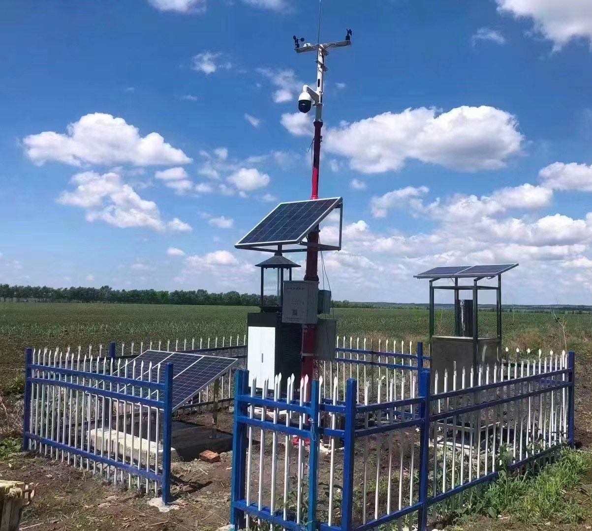 station d'observation du microclimat des terres agricoles.jpg