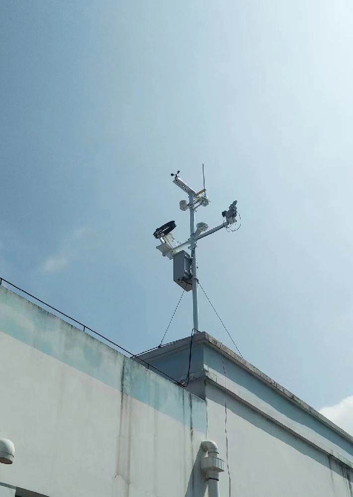 Station météo pour centrale solaire photovoltaïque.jpg