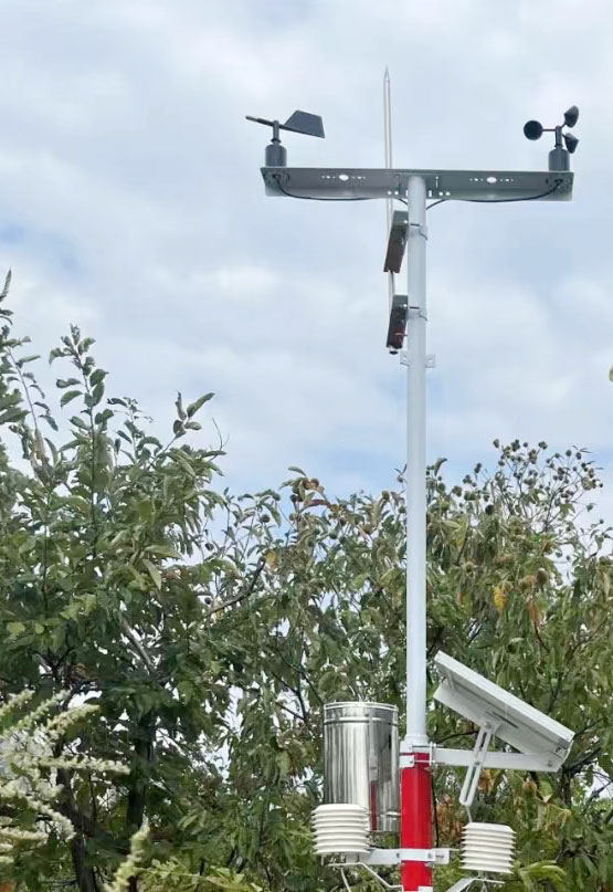 Stations de surveillance météorologique dans les vergers.jpg