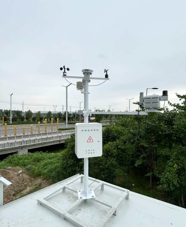 Stations de surveillance du rayonnement solaire.jpg