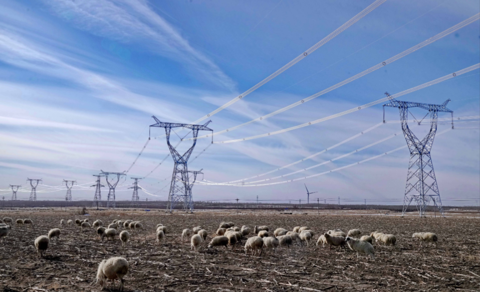 1764819413109683.png Station météo dans la surveillance des lignes de transmission.png