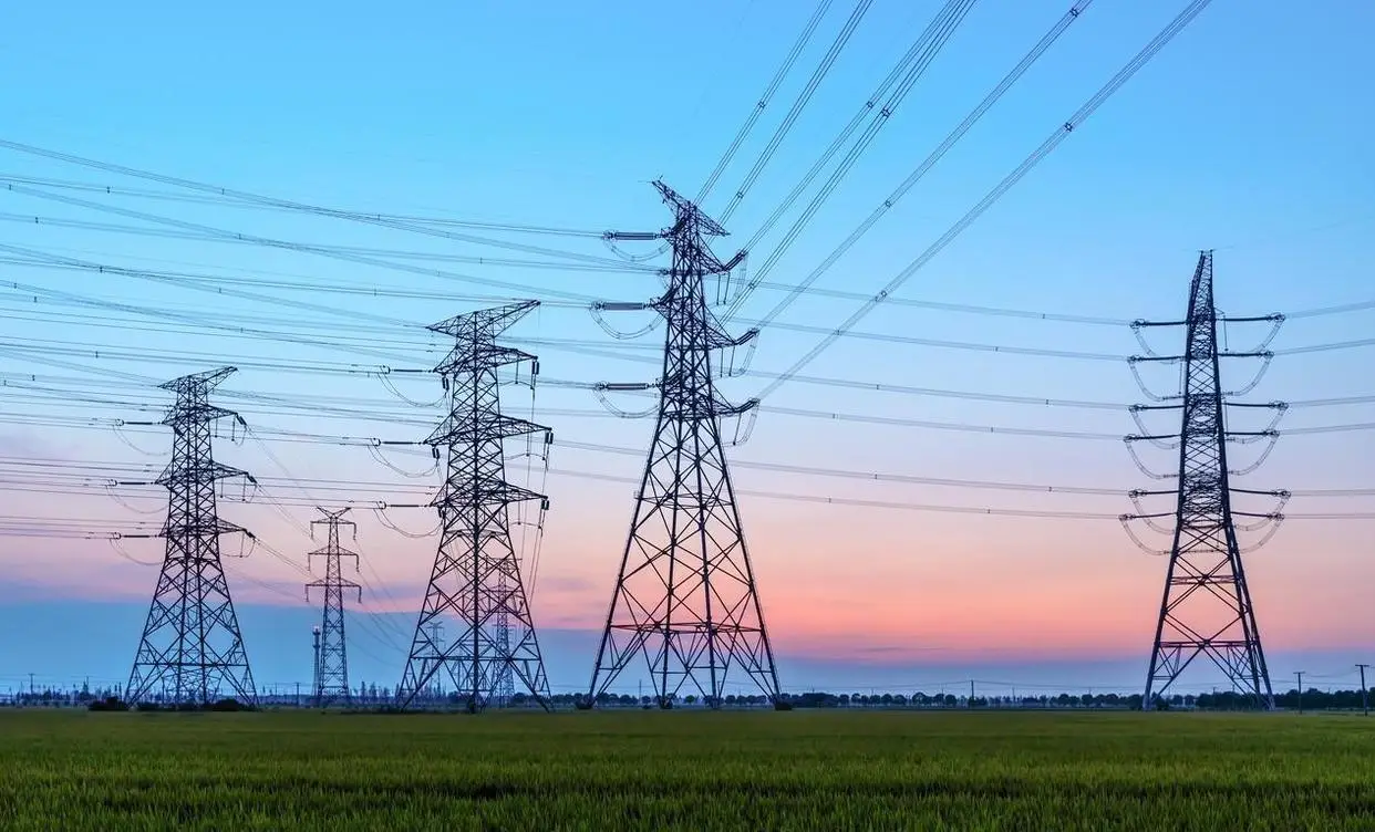 Station météo dans la surveillance des lignes de transmission.jpeg