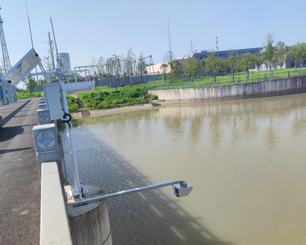 Projet de surveillance du milieu aquatique avec des capteurs de qualité de l’eau et hydrologiques