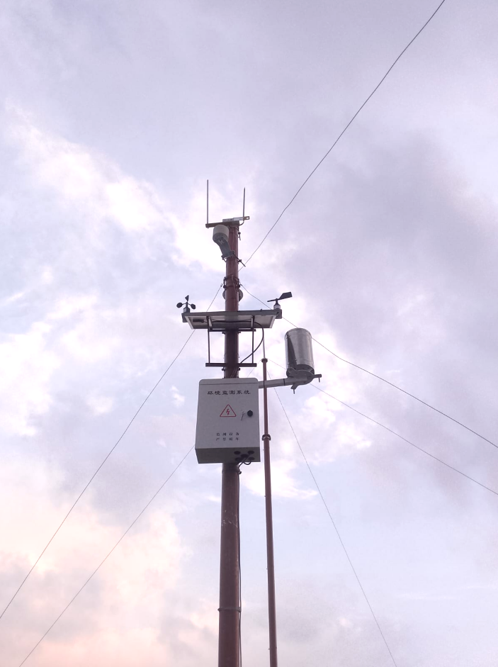 Stations météorologiques PV NiuBoL utilisées dans un projet solaire en toiture au Bangladesh - installation sur site